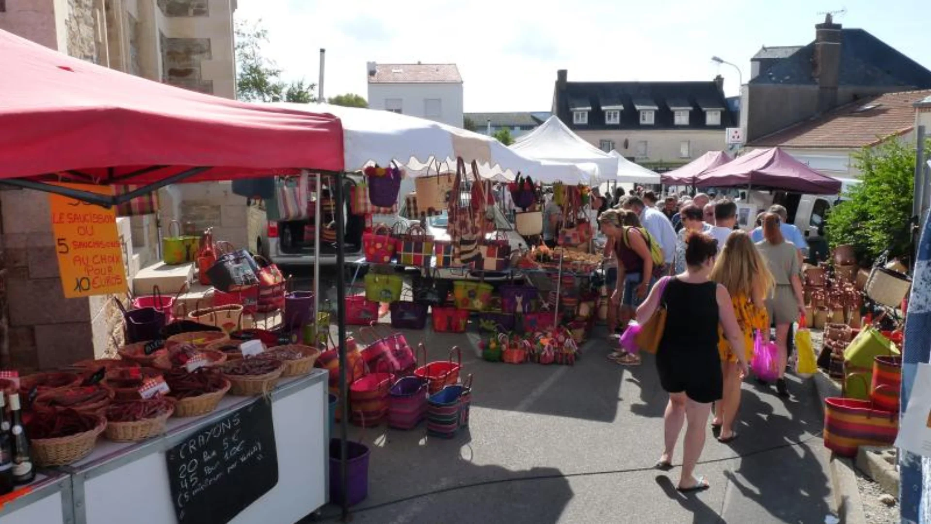 Marché d'été à Saint-Michel-Chef-Chef